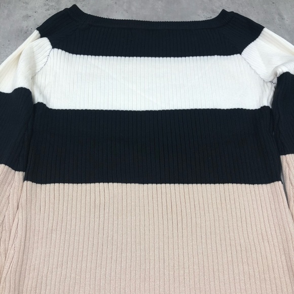 Elegant Black and White Striped Flare Top ✨Host Pic ✨ Size XL - Picture 9 of 9